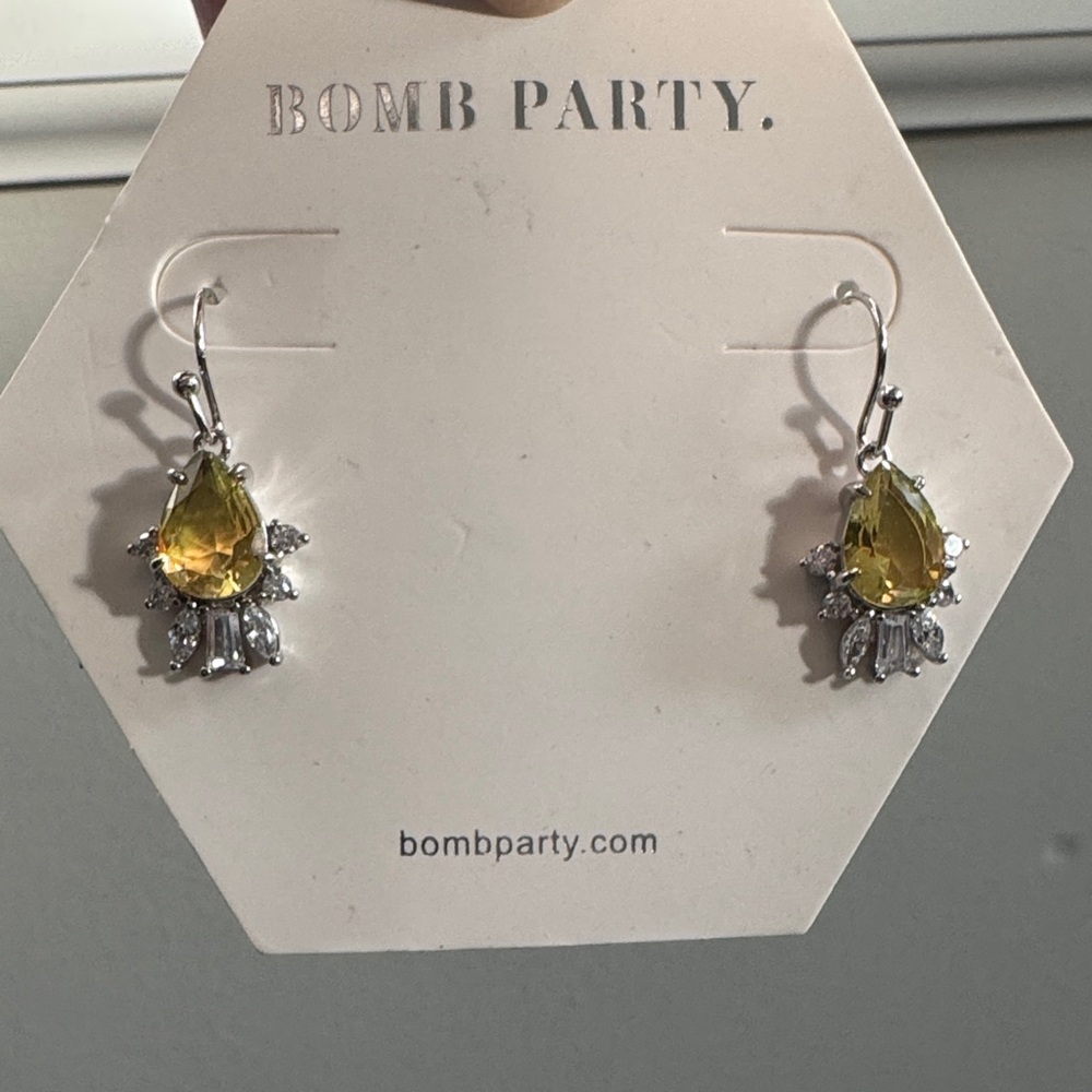 Bomb Party Pure Bliss Lab-Created Lime Peridot Rhodium-Plated Dangle Earring NWT